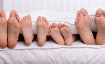 Как отучить ребенка спать с родителями