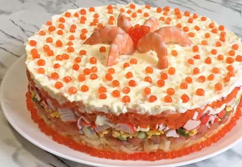 салат с крабовыми палочками, сёмгой и красной икрой
