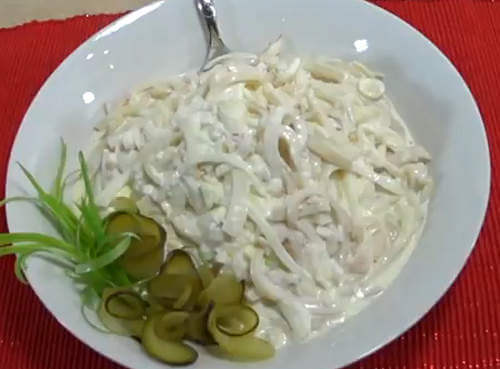 салат с кальмарами и яйцом на новый год