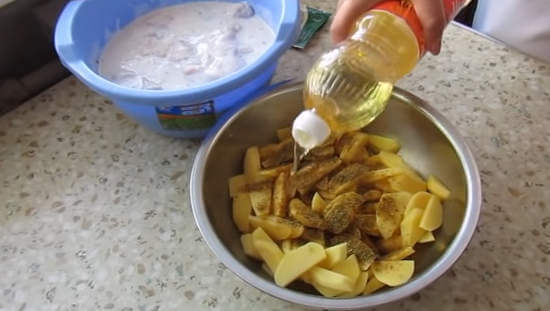 Как приготовить курицу в духовке, чтобы была вкусной, сочной и с хрустящей корочкой