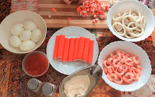 Бесподобно вкусные салаты на Новый Год из морепродуктов - с кальмарами, креветками и крабовыми палочками