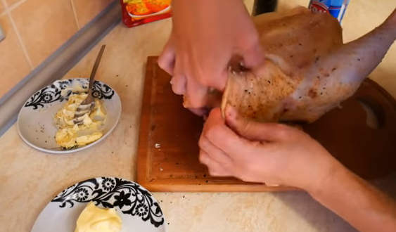 Как приготовить курицу в духовке, чтобы была вкусной, сочной и с хрустящей корочкой
