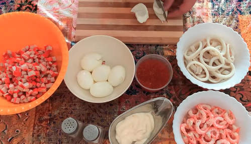 Бесподобно вкусные салаты на Новый Год из морепродуктов - с кальмарами, креветками и крабовыми палочками