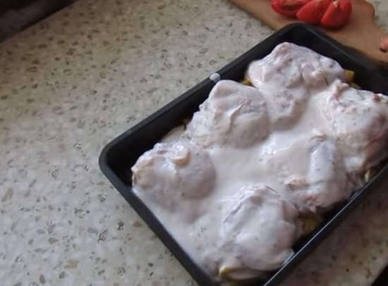 Как приготовить курицу в духовке, чтобы была вкусной, сочной и с хрустящей корочкой