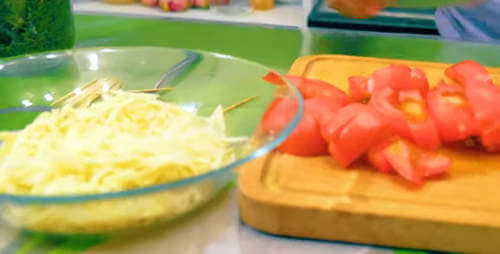 Как приготовить курицу в духовке, чтобы была вкусной, сочной и с хрустящей корочкой