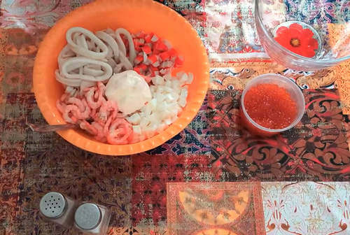 Бесподобно вкусные салаты на Новый Год из морепродуктов - с кальмарами, креветками и крабовыми палочками