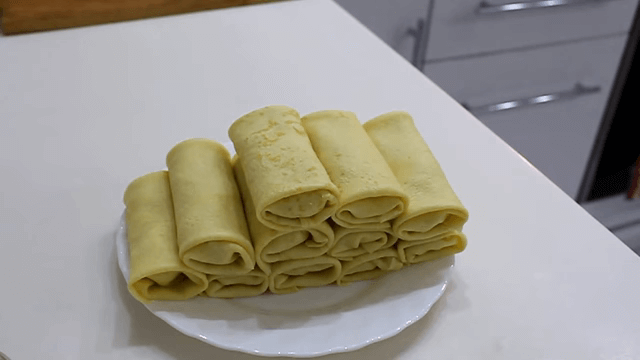 Блинчики с куриной грудкой и сыром