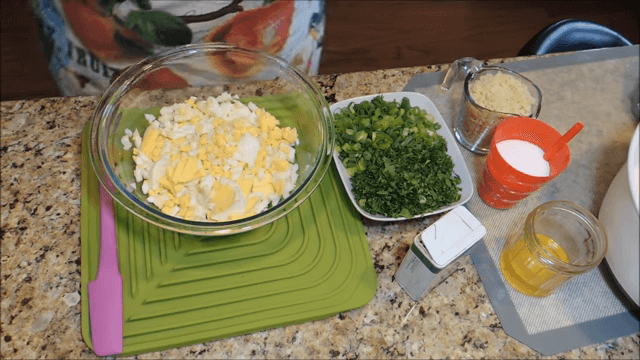 Начинка с зеленым луком и яйцами для блинов
