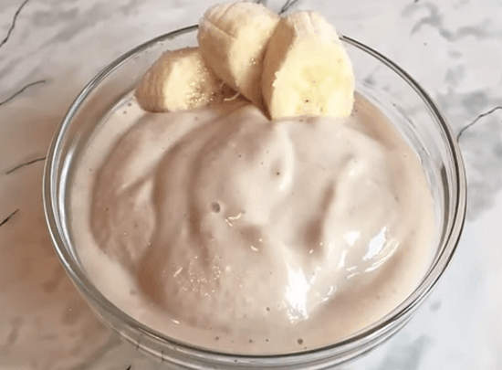банановое мороженное с молоком