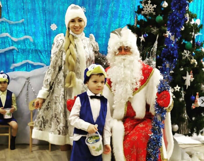 Короткие новогодние стихи на Елку в детском саду для Деда Мороза