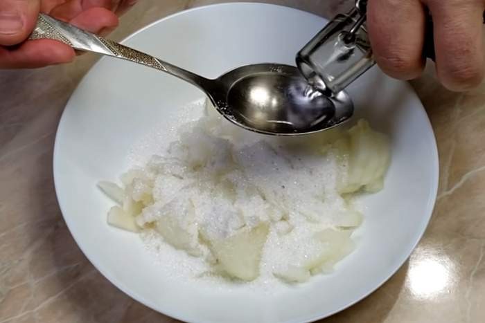 Рецепты салатов на новогодний стол для детей и взрослых - красиво и вкусно