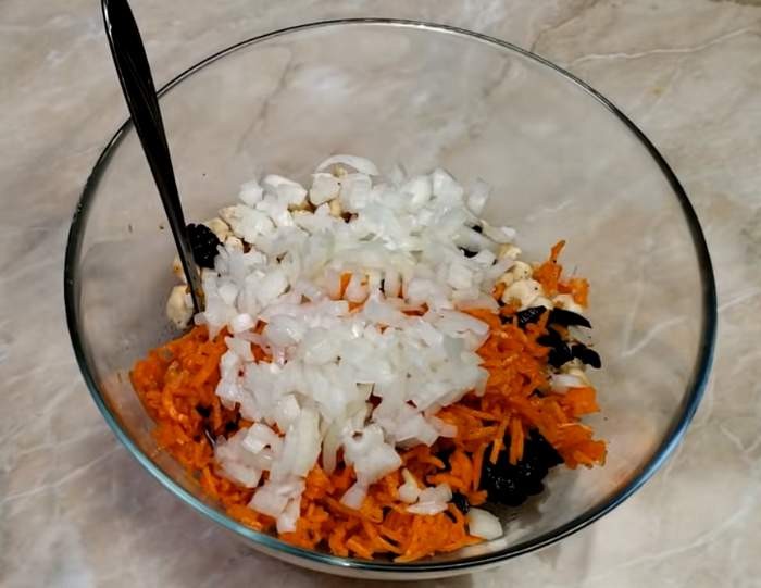 Рецепты салатов на новогодний стол для детей и взрослых - красиво и вкусно