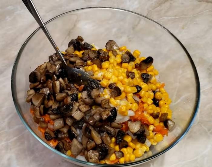 Рецепты салатов на новогодний стол для детей и взрослых - красиво и вкусно