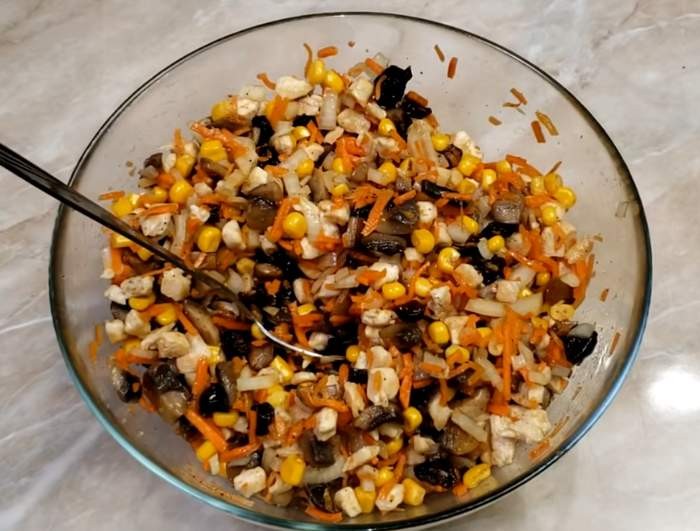 Рецепты салатов на новогодний стол для детей и взрослых - красиво и вкусно