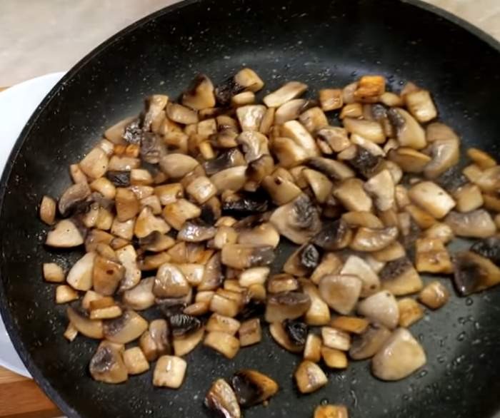 Рецепты салатов на новогодний стол для детей и взрослых - красиво и вкусно