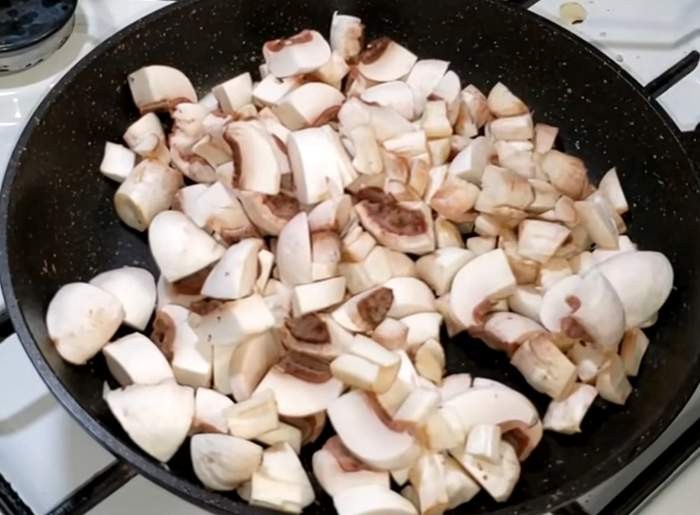 Рецепты салатов на новогодний стол для детей и взрослых - красиво и вкусно