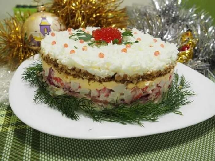Рецепты салатов на новогодний стол для детей и взрослых - красиво и вкусно