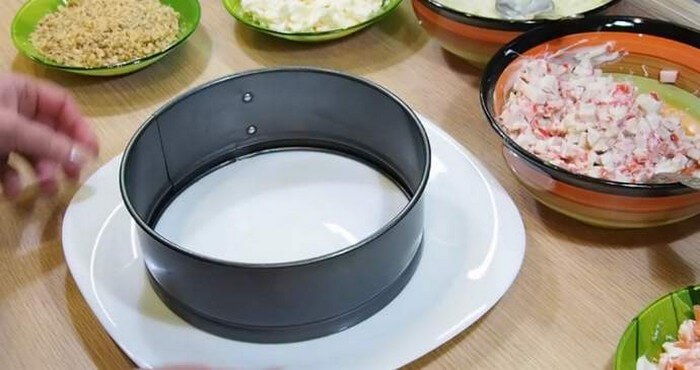 Рецепты салатов на новогодний стол для детей и взрослых - красиво и вкусно