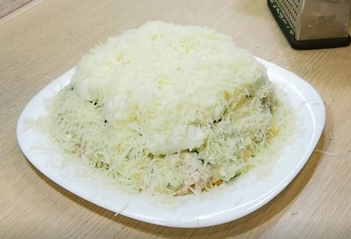 Рецепты салатов на новогодний стол для детей и взрослых - красиво и вкусно