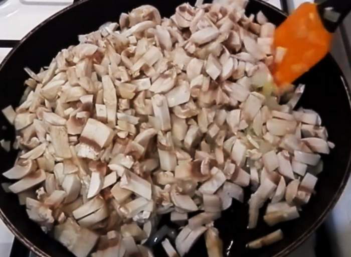 Рецепты салатов на новогодний стол для детей и взрослых - красиво и вкусно