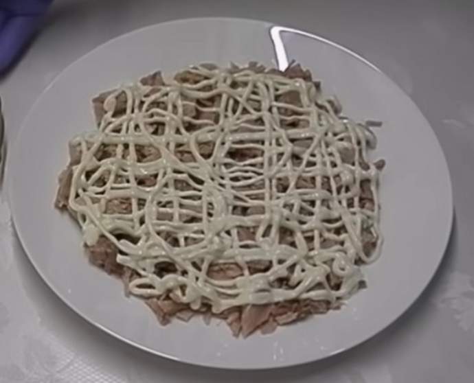 Рецепты салатов на новогодний стол для детей и взрослых - красиво и вкусно