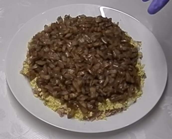 Рецепты салатов на новогодний стол для детей и взрослых - красиво и вкусно
